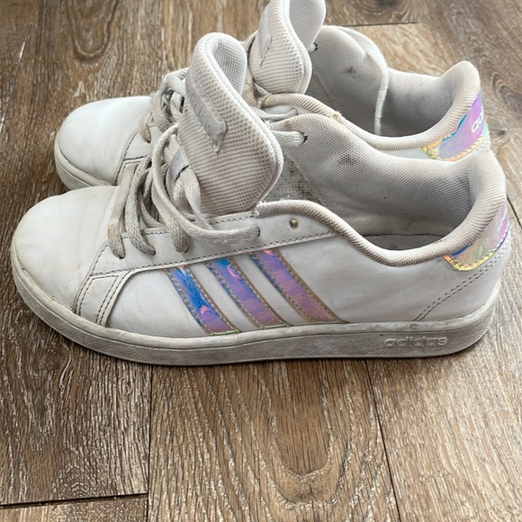 4/$20🥳 Girls Adidas All Star shoes size Girls 3 - Picture 3 of 7